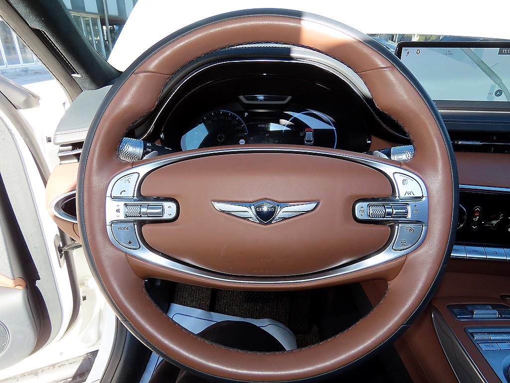 Genesis GV70 - Vista 8