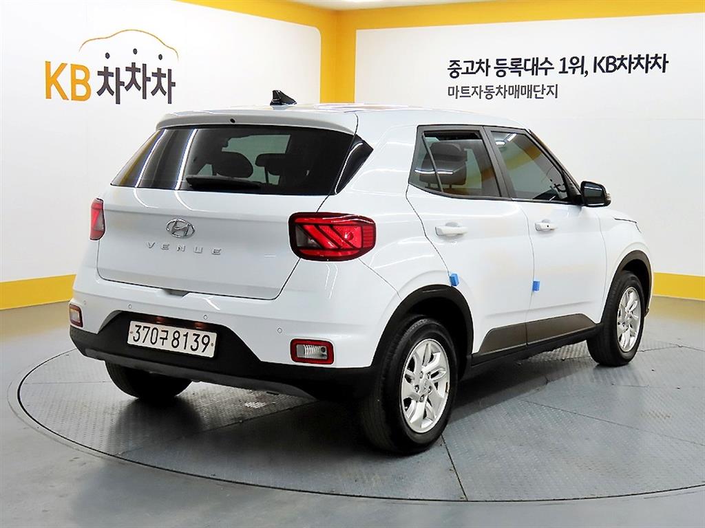 HYUNDAI Venue - Vista 4