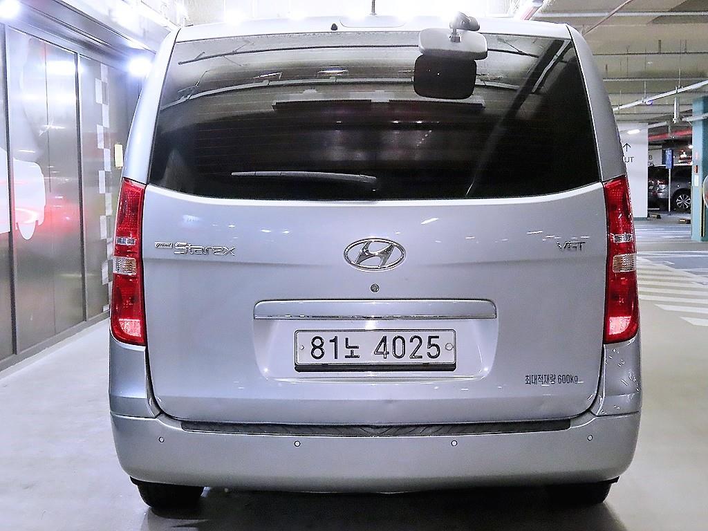 HYUNDAI Starex - Vista 5