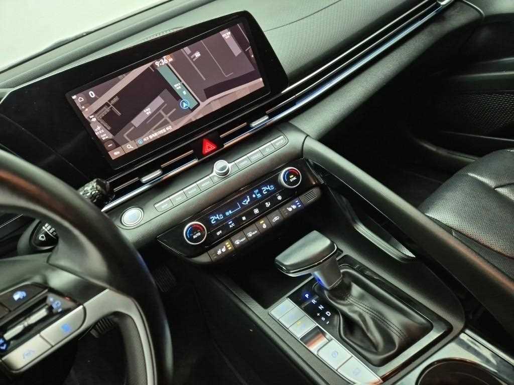 HYUNDAI Avante - Vista 10