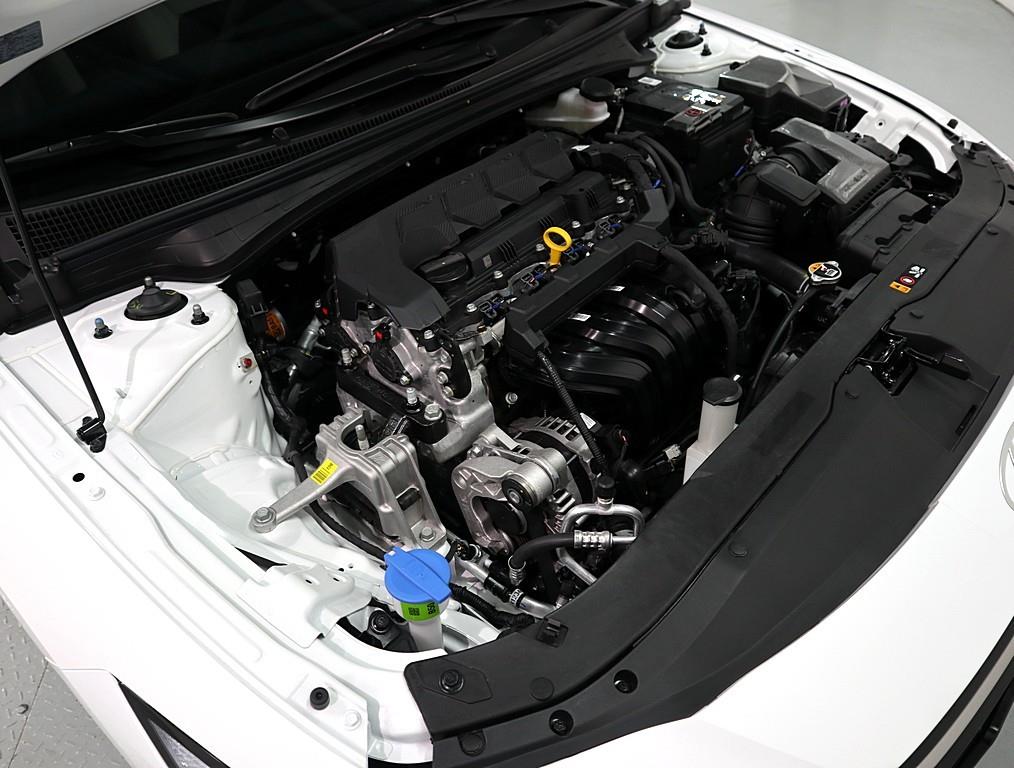 HYUNDAI Avante - Vista 6