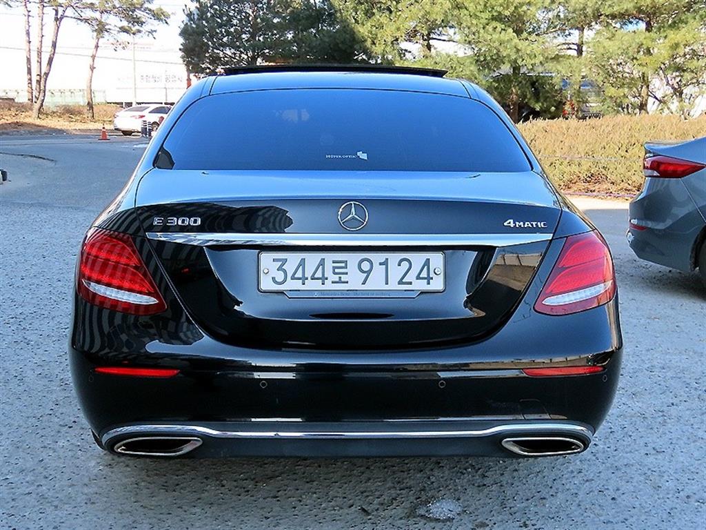 Mercedes Benz E class - Vista 4