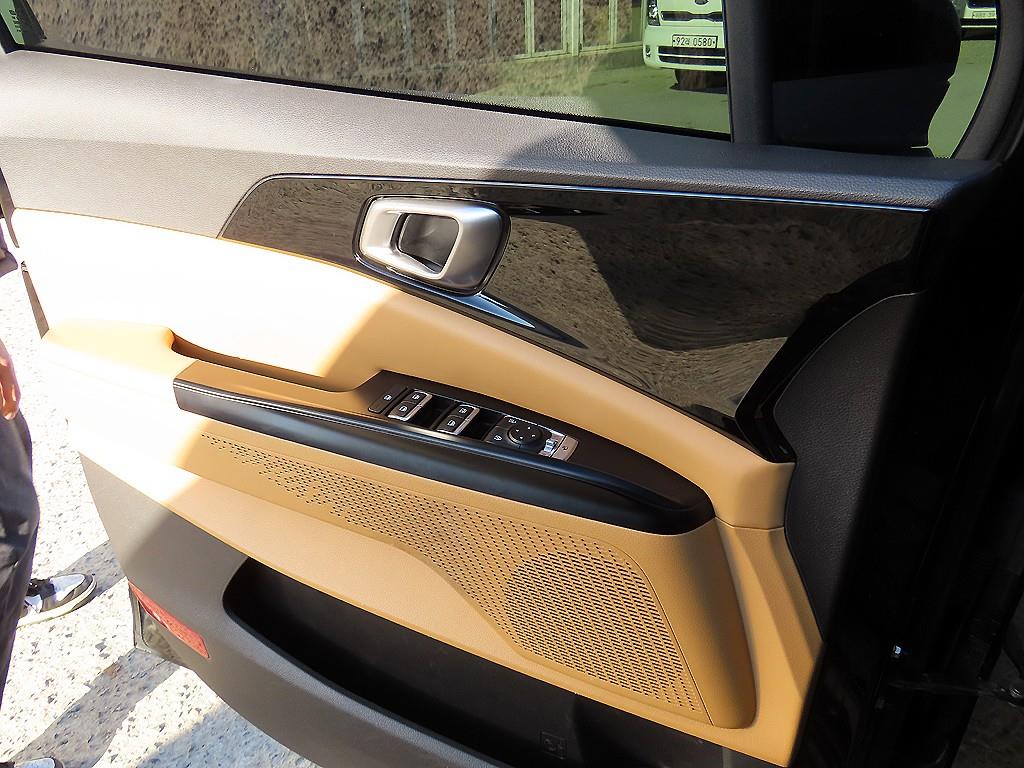 KIA Carnival - Vista 12