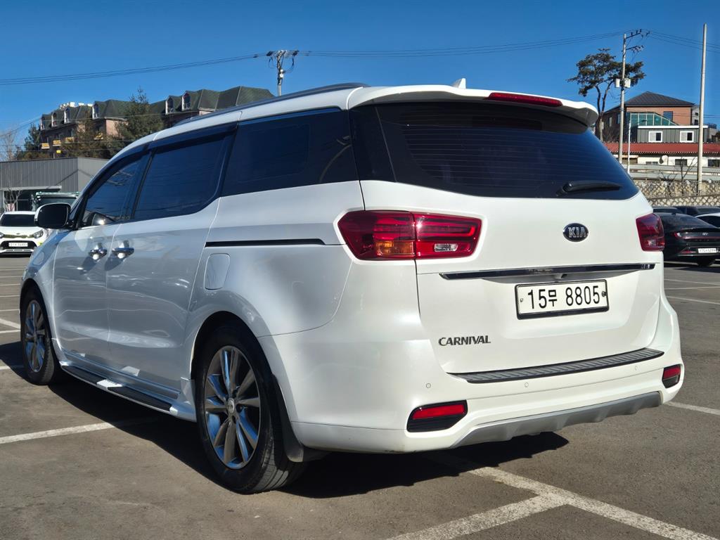 KIA Carnival - Vista 3