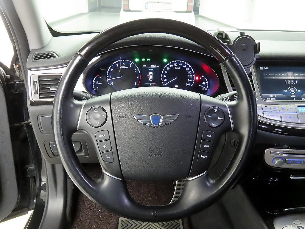 HYUNDAI Genesis - Vista 7