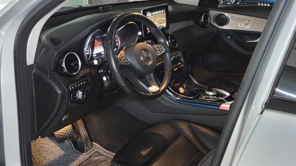 Mercedes Benz GLC Class - Vista 11