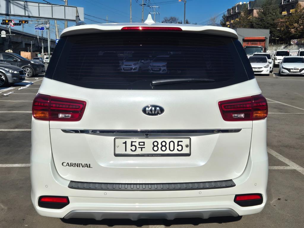 KIA Carnival - Vista 4