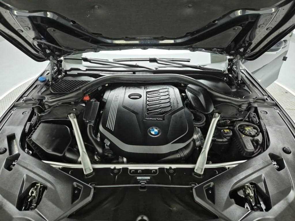 BMW 8 Series - Vista 5