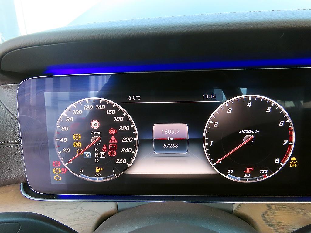 Mercedes Benz E class - Vista 9