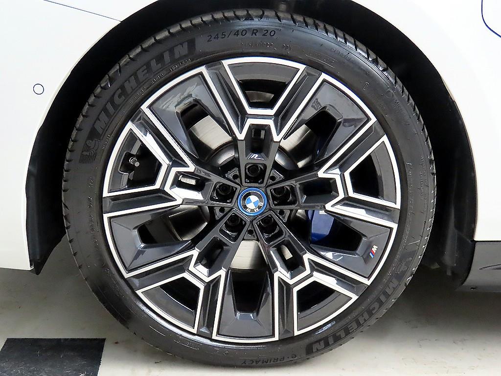 BMW 5 Series 2025 the color of pearl - Importación desde Corea - HF Imports Iquique - Foto 20