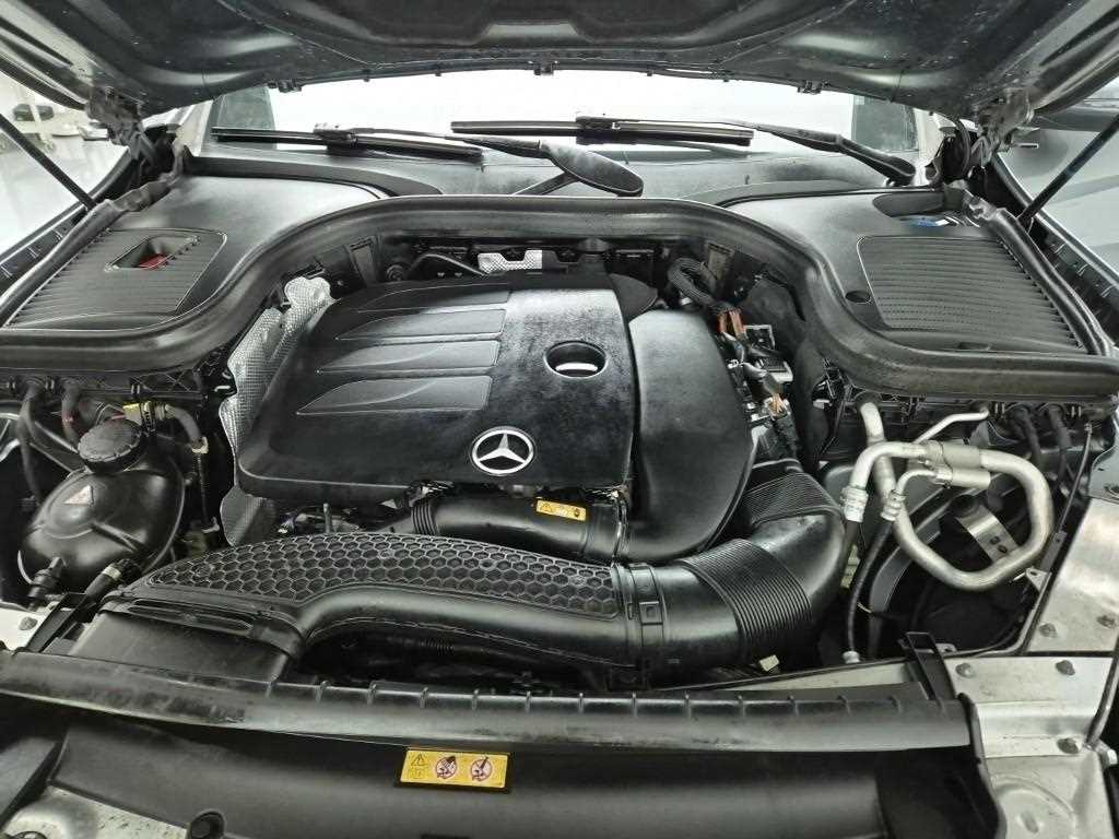 Mercedes Benz GLC Class - Vista 5