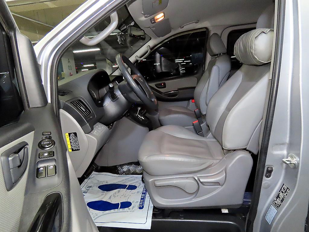 HYUNDAI Starex - Vista 6