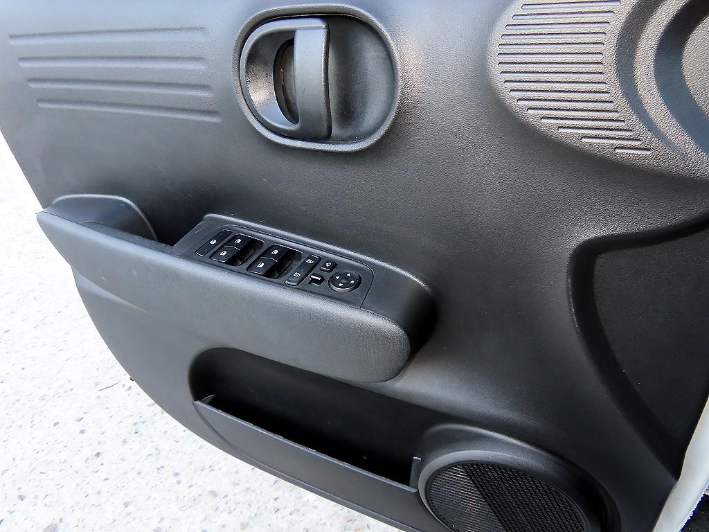 HYUNDAI Casper - Vista 11