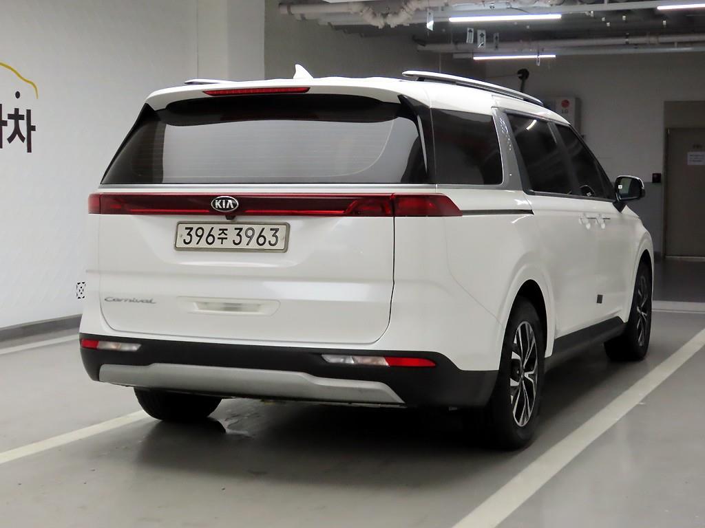 KIA Carnival - Vista 4