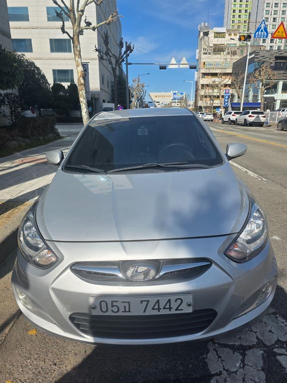 HYUNDAI Accent 2014 Plateado - Importación desde Corea - HF Imports Iquique - Foto 1