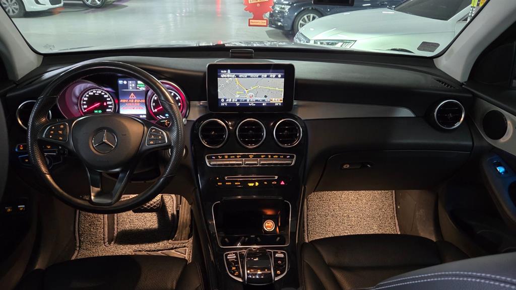 Mercedes Benz GLC Class - Vista 10