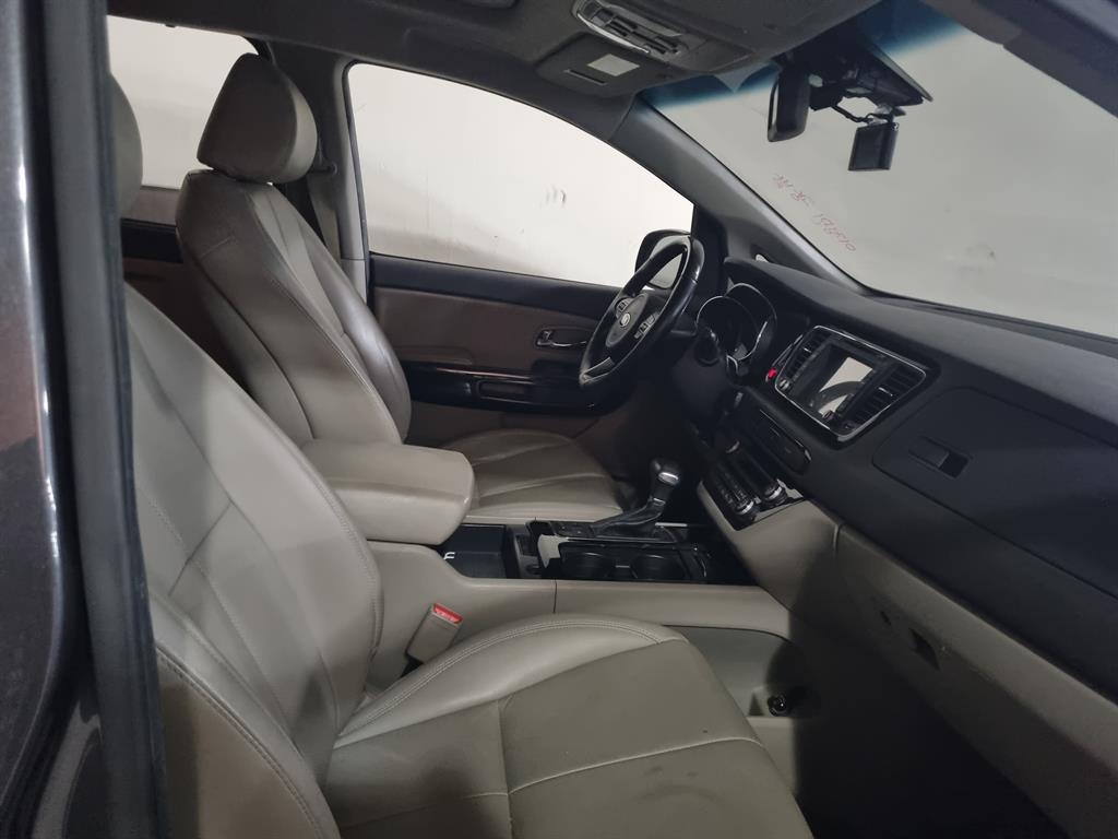 KIA Carnival - Vista 2