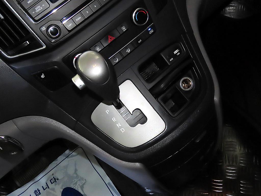 HYUNDAI Starex - Vista 12