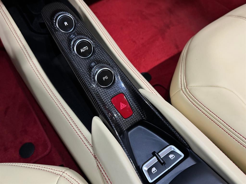 Ferrari F8 - Vista 12