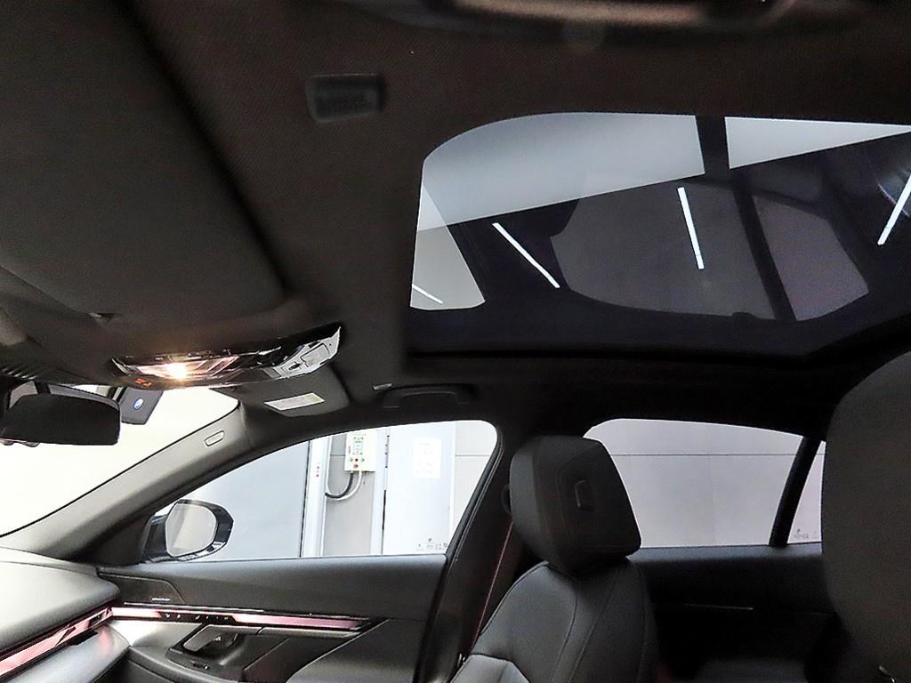 BMW 5 Series 2025 Negro - Importación desde Corea - HF Imports Iquique - Foto 16