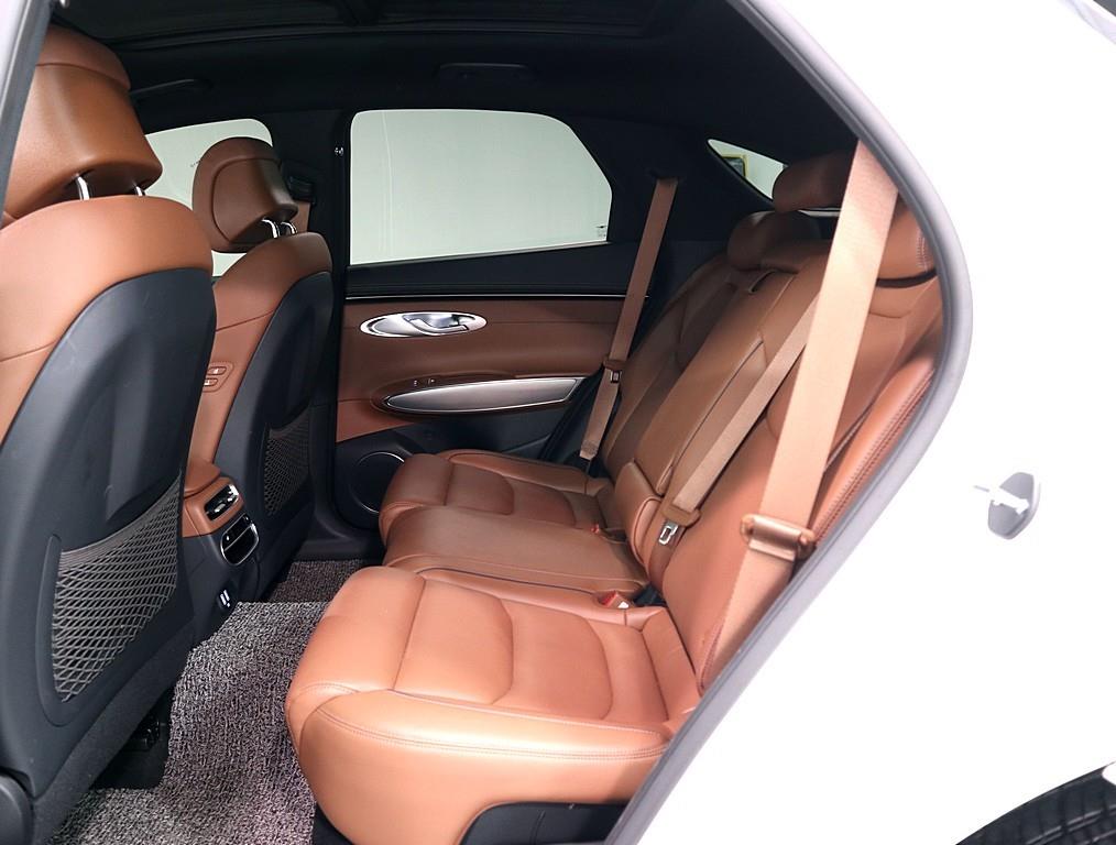 Genesis GV70 - Vista 10