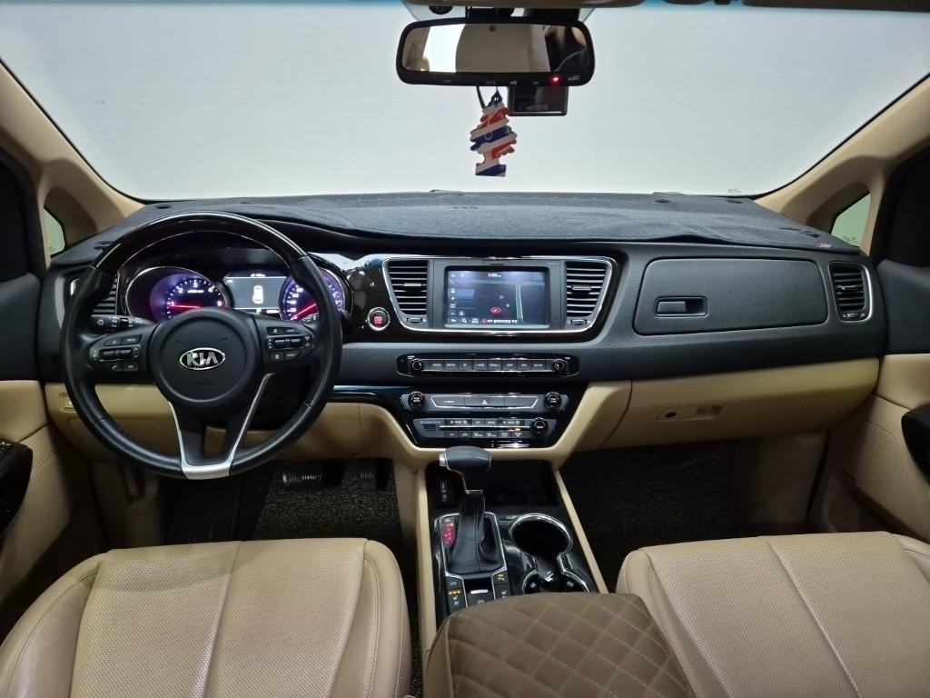 KIA Carnival - Vista 7