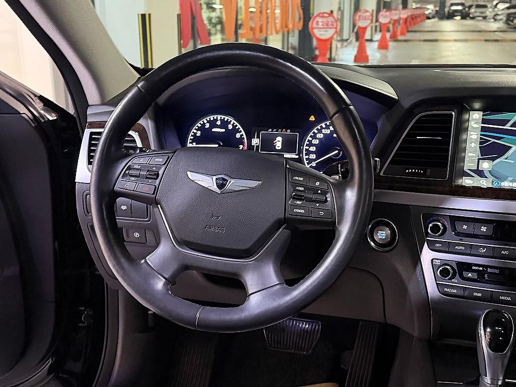 HYUNDAI Genesis - Vista 9