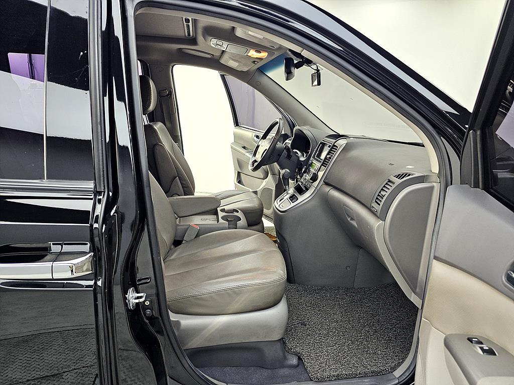 KIA Carnival - Vista 11