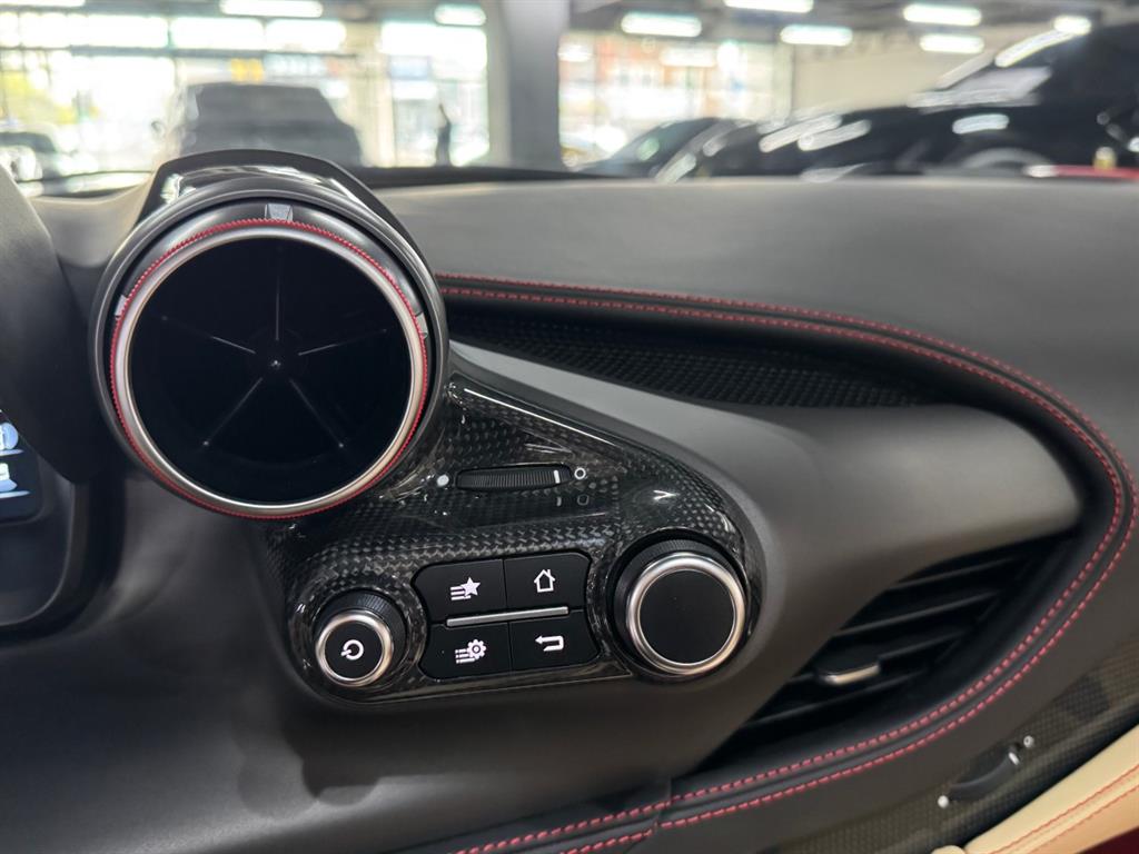 Ferrari F8 - Vista 10