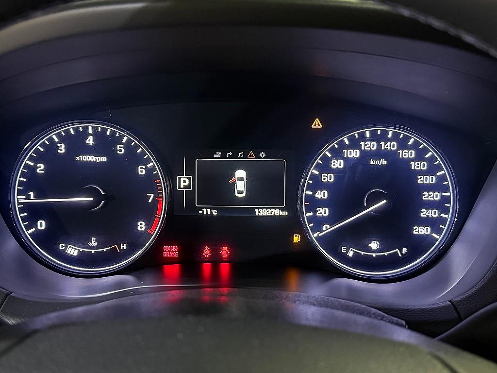 HYUNDAI Genesis - Vista 10