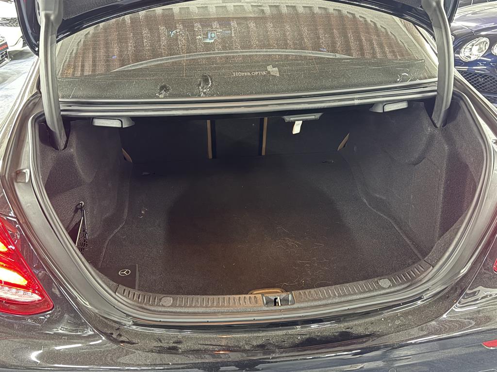 Mercedes Benz E class - Vista 8