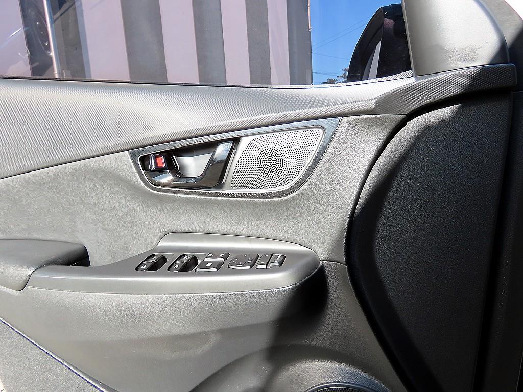 HYUNDAI Kona - Vista 12