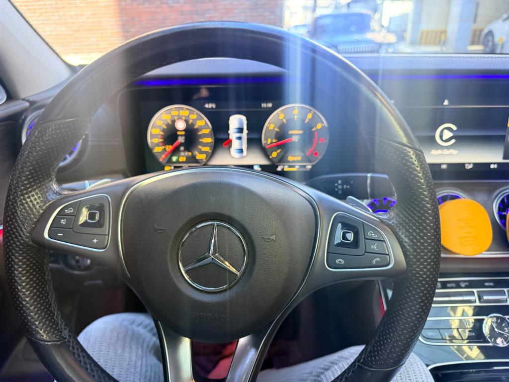 Mercedes Benz E class - Vista 7