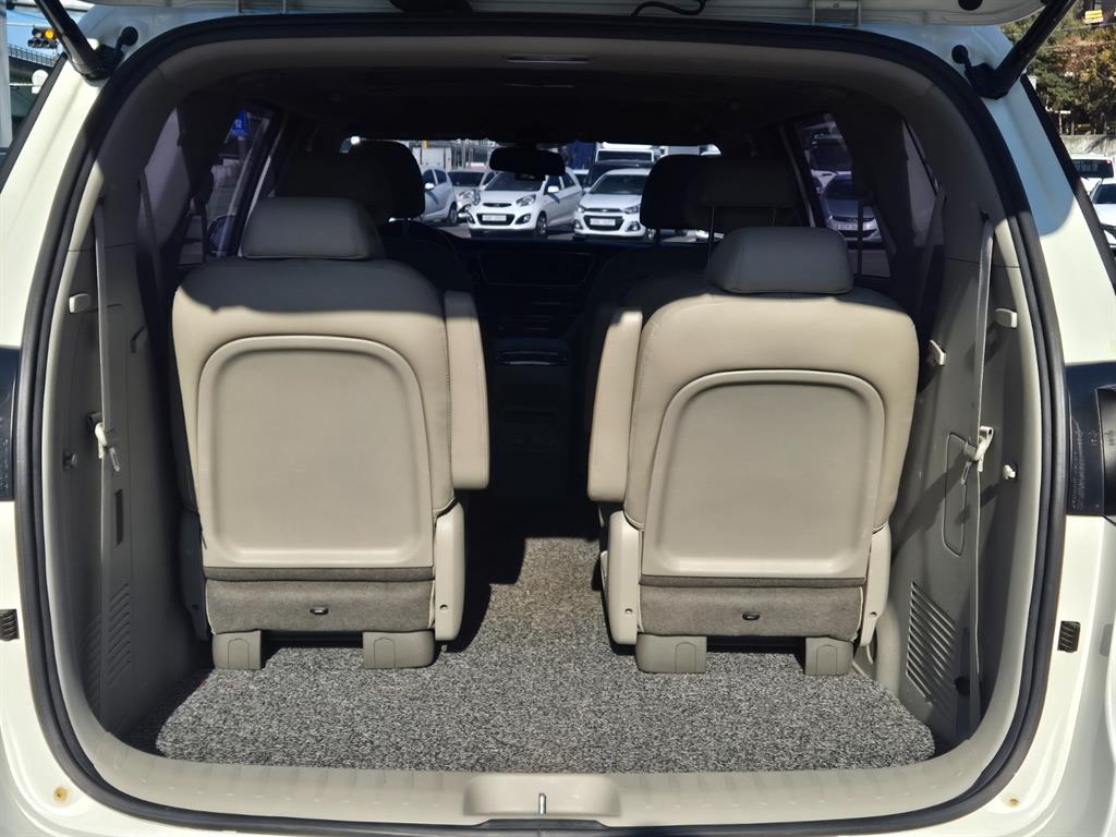 KIA Carnival - Vista 5