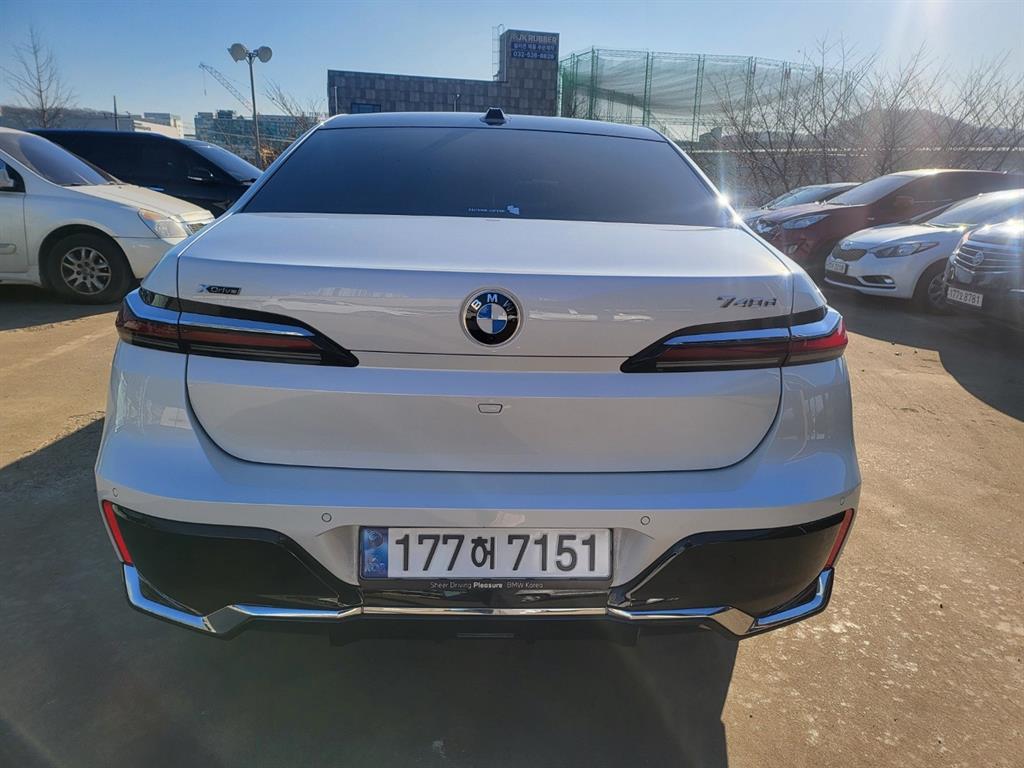 BMW 7 Series - Vista 5