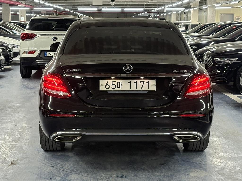 Mercedes Benz E class - Vista 4