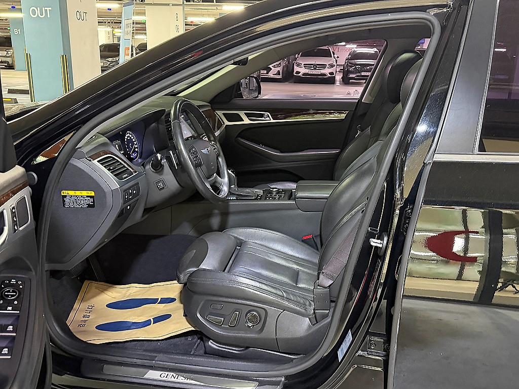 HYUNDAI Genesis - Vista 7