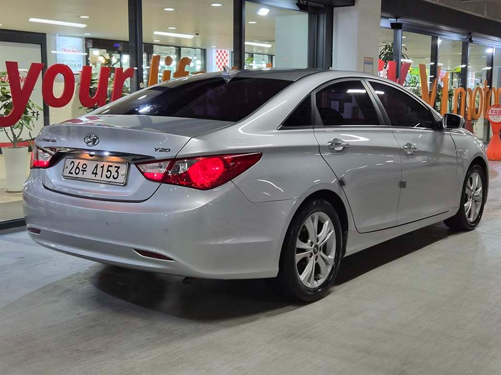 HYUNDAI Sonata - Vista 4