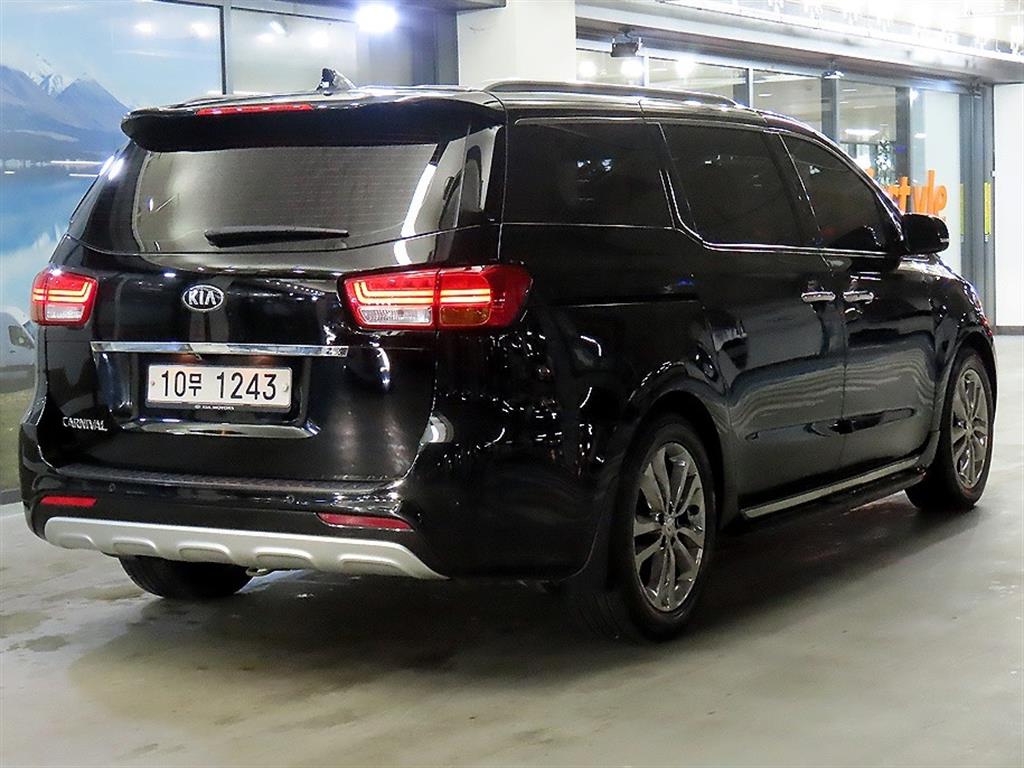 KIA Carnival - Vista 4