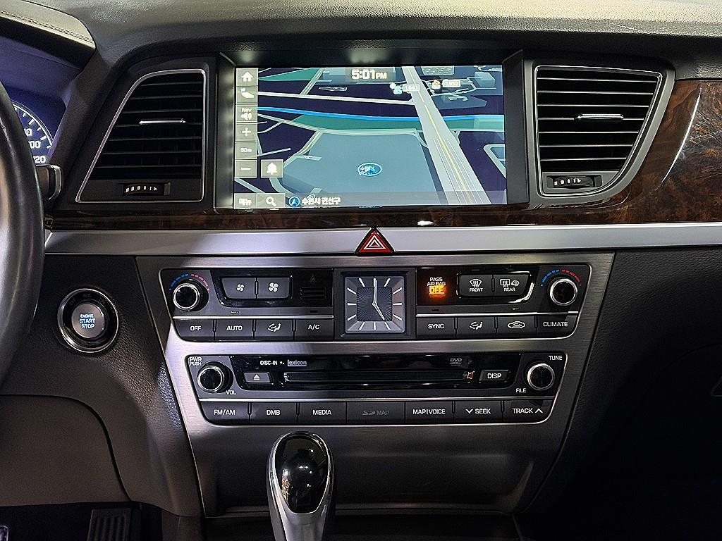 HYUNDAI Genesis - Vista 11