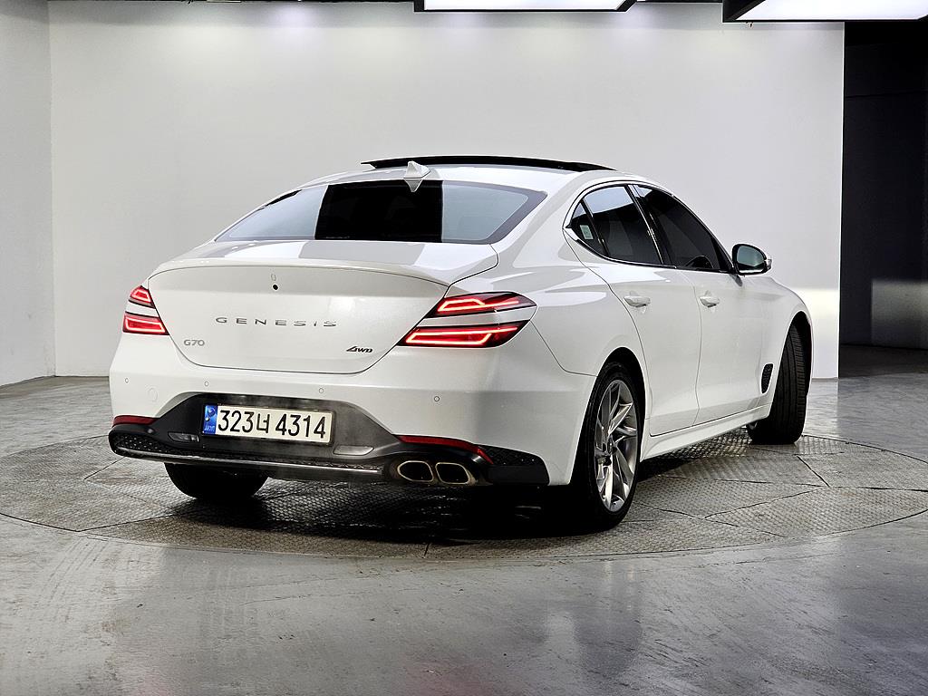 Genesis G70 - Vista 4