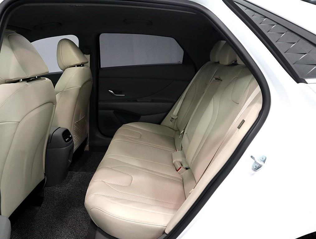 HYUNDAI Avante - Vista 10