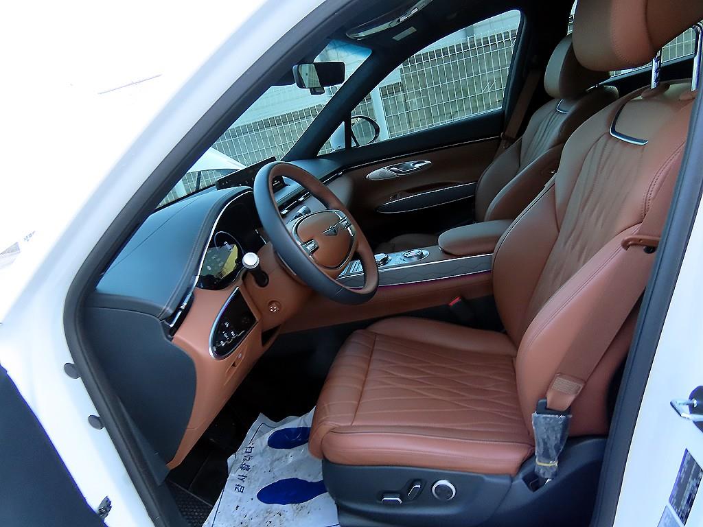 Genesis GV70 - Vista 5