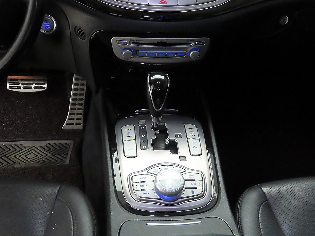 HYUNDAI Genesis - Vista 10