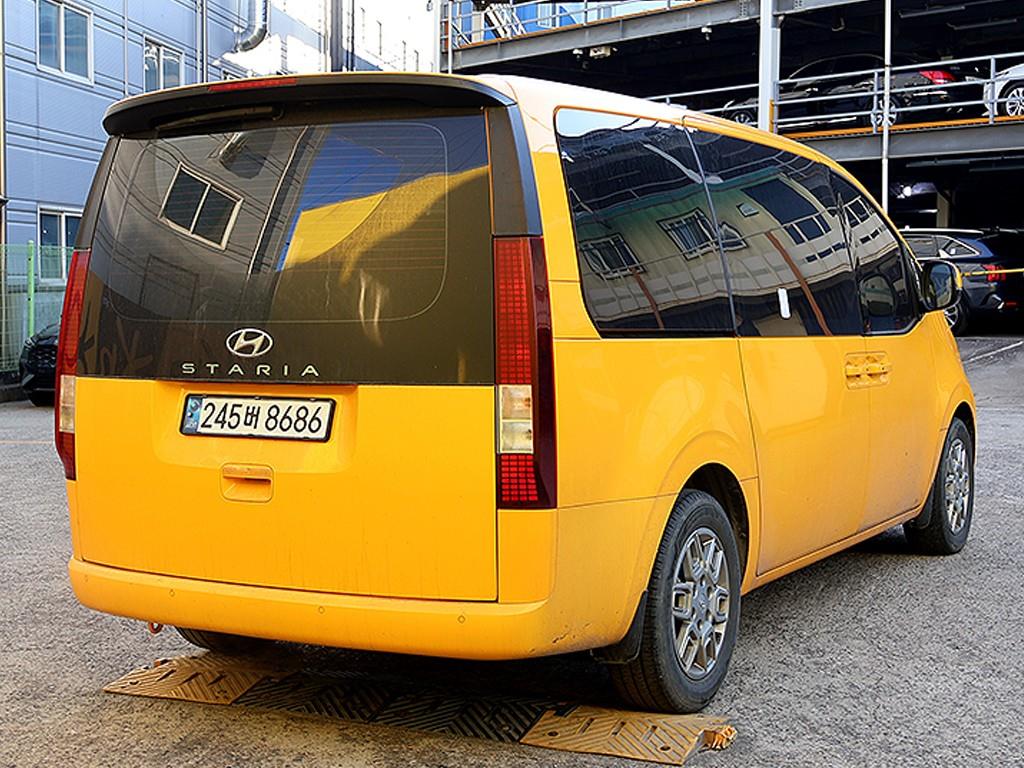 HYUNDAI Staria - Vista 4