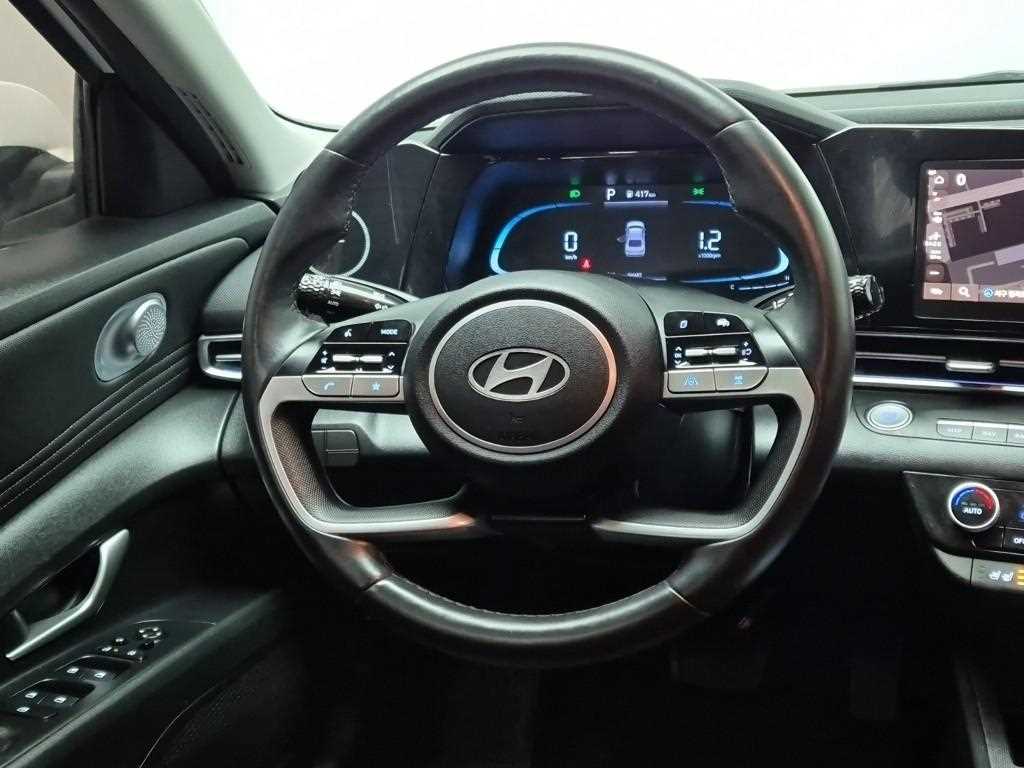 HYUNDAI Avante - Vista 9