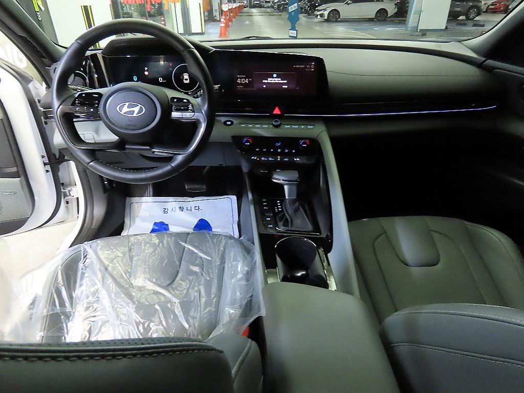 HYUNDAI Avante - Vista 10