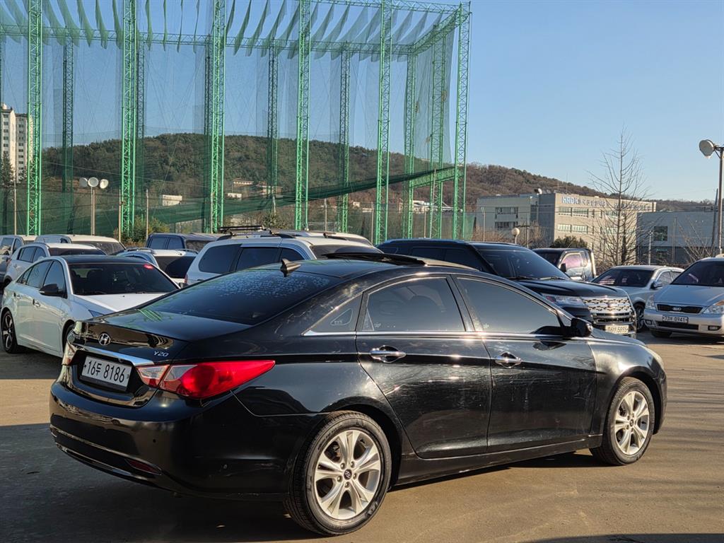 HYUNDAI Sonata - Vista 4