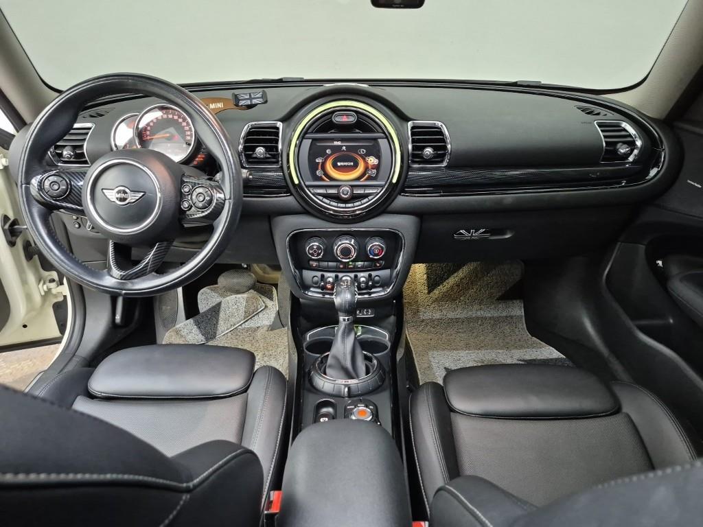 Mini Clubman - Vista 5