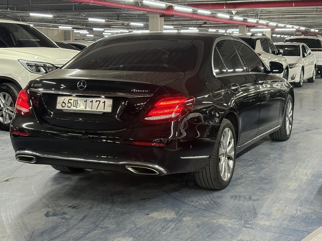 Mercedes Benz E class - Vista 5